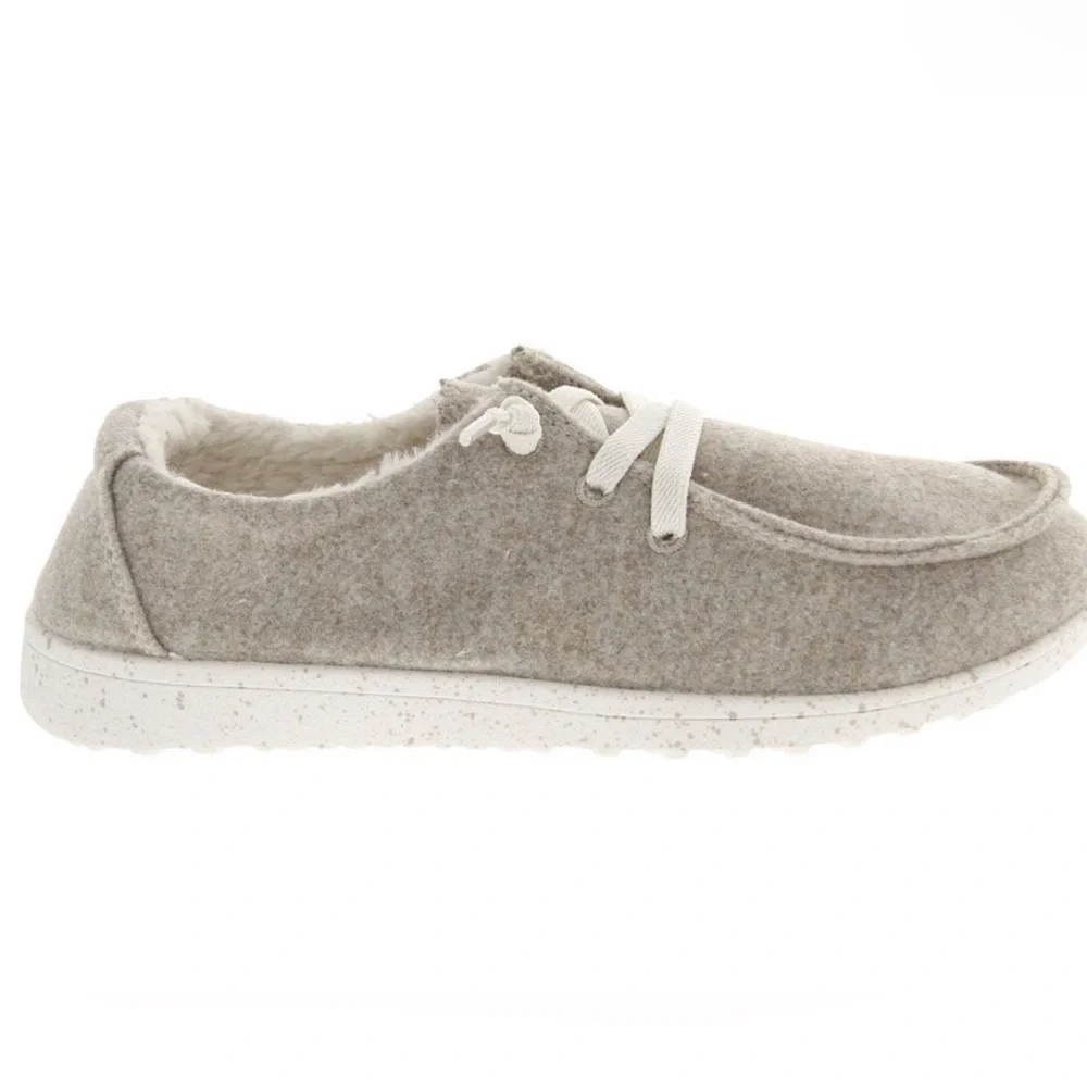 Madden Girl Yasmin F Womens Casual Shoes. Size 7 new in box